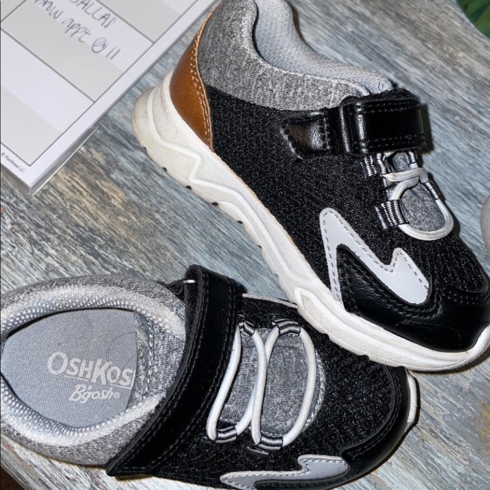 Oshkosh tennis shoes size 6.